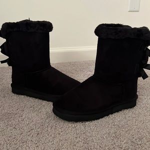 Bailey bow UGG boots. Worn once